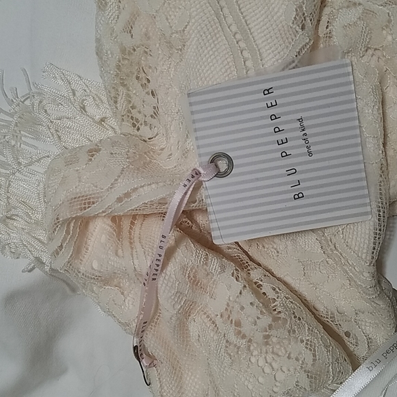 Lace Tank w/ fringe bottom NEW sz Small Blu Pepper - Picture 11 of 16